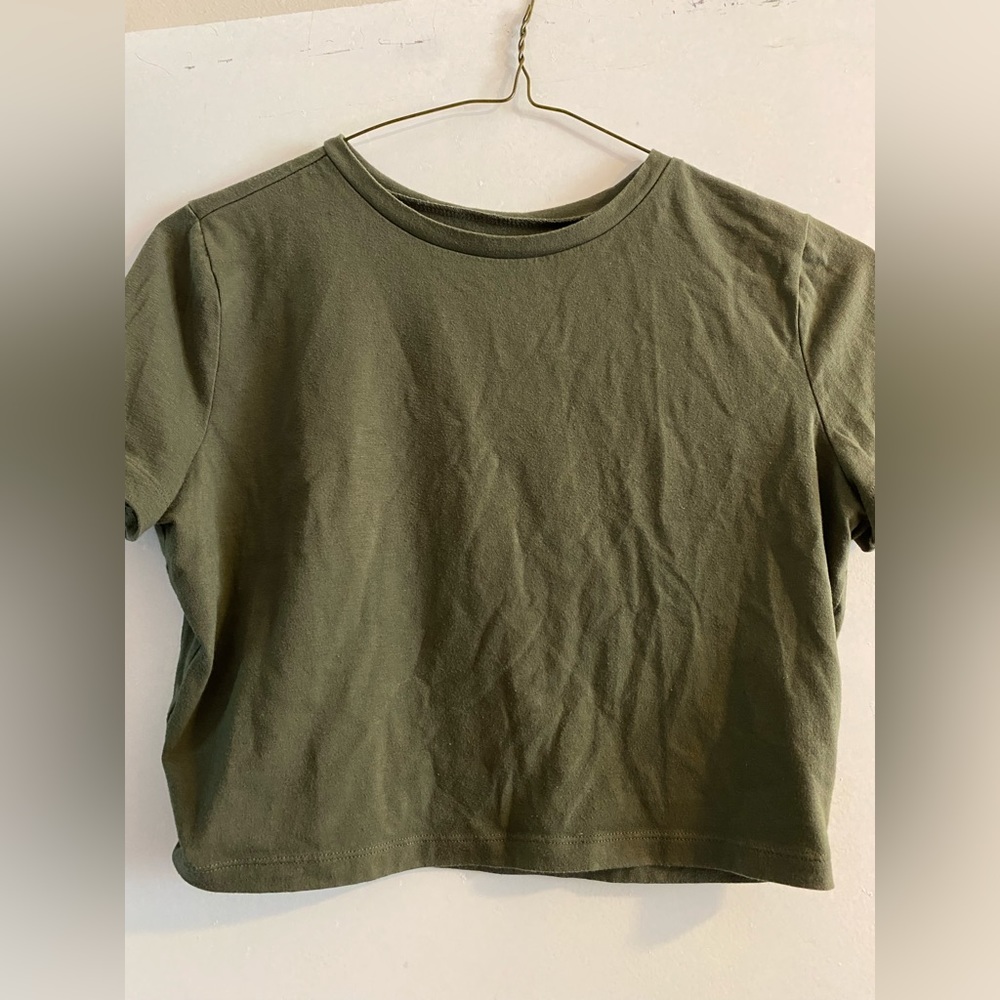 navy green tee shirt